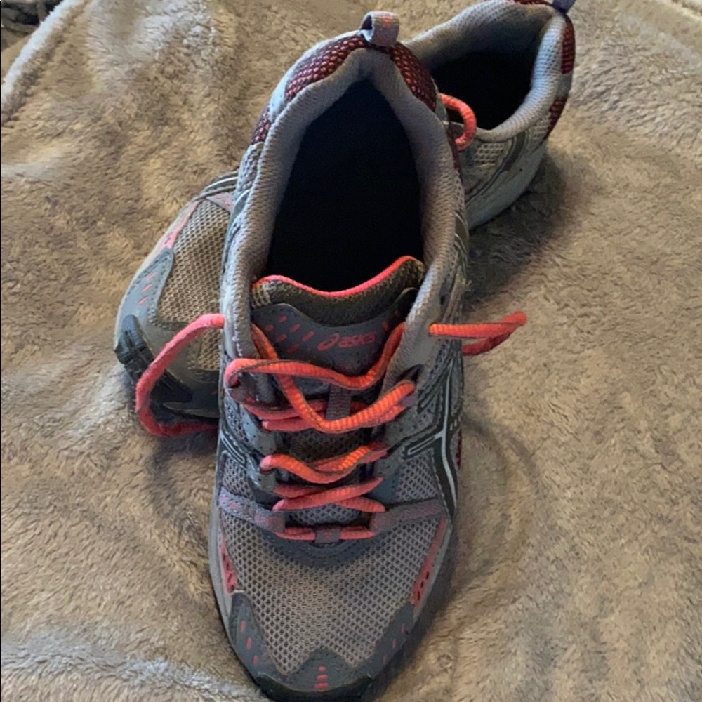 ASICS women running shoes.Great condition